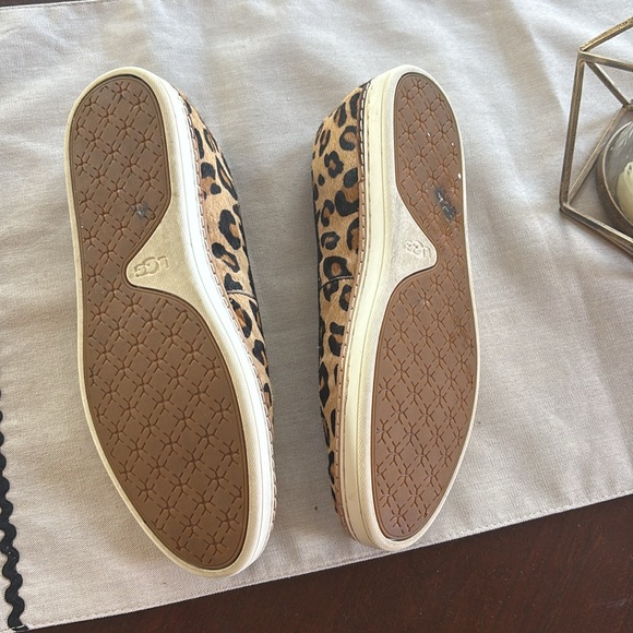 Ugg flats - Picture 3 of 5